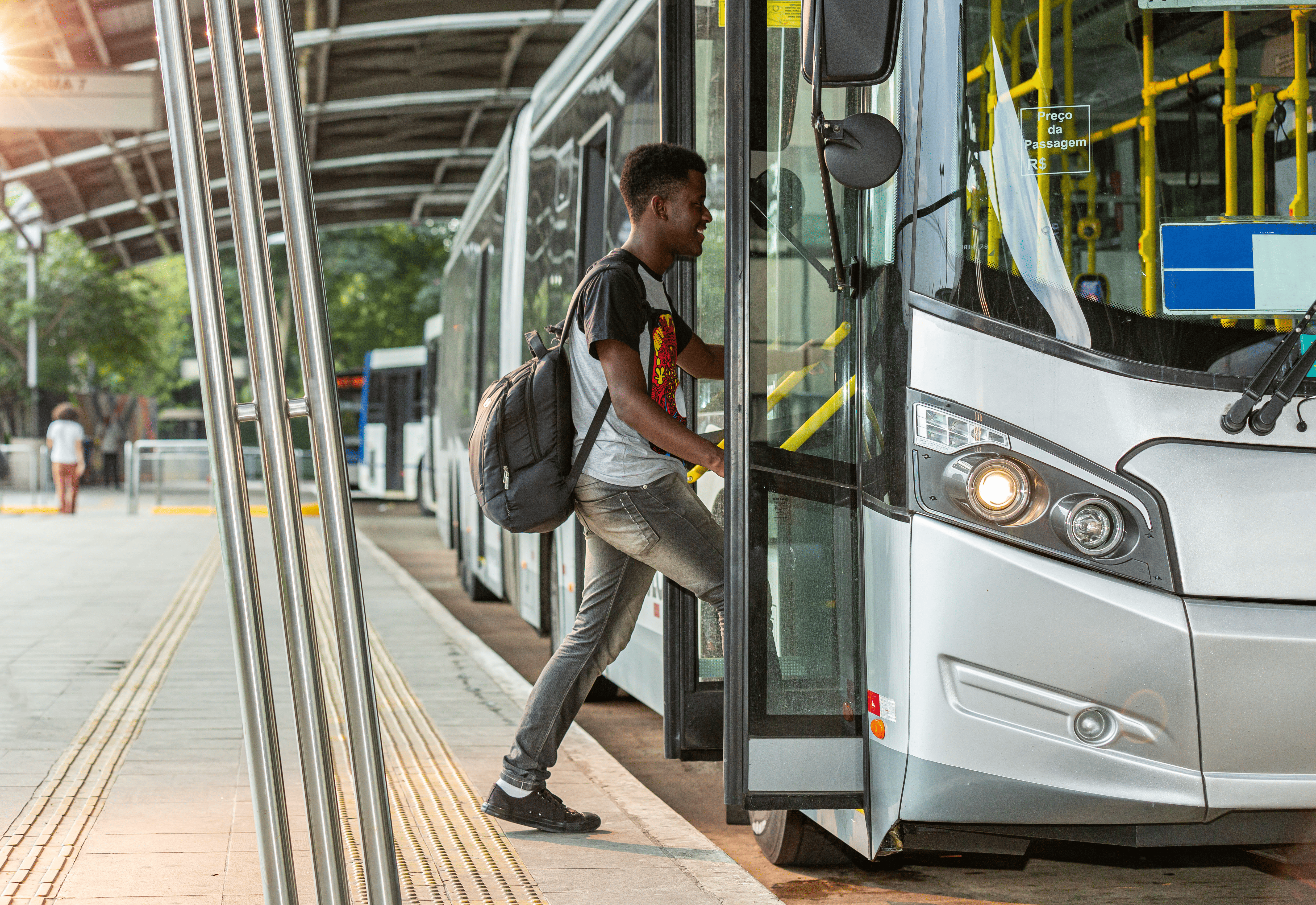 Shuttle bus service Vietnam 1